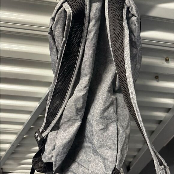 NWT- Card Tech backpack Gray Lightweight - Picture 11 of 12